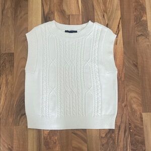 Cyrus Woman’s Size S White Cable Knit Sleeveless Sweater